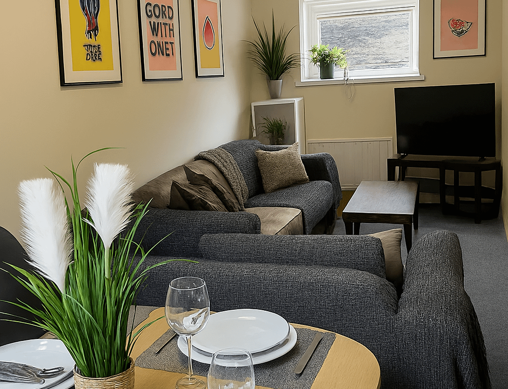 Modern en-suite bedroom in LU Homes approved Lancaster UK accommodation