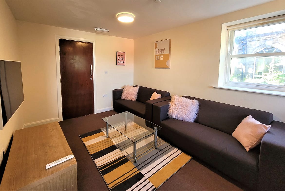 5 bed student accommodation lancaster with parking