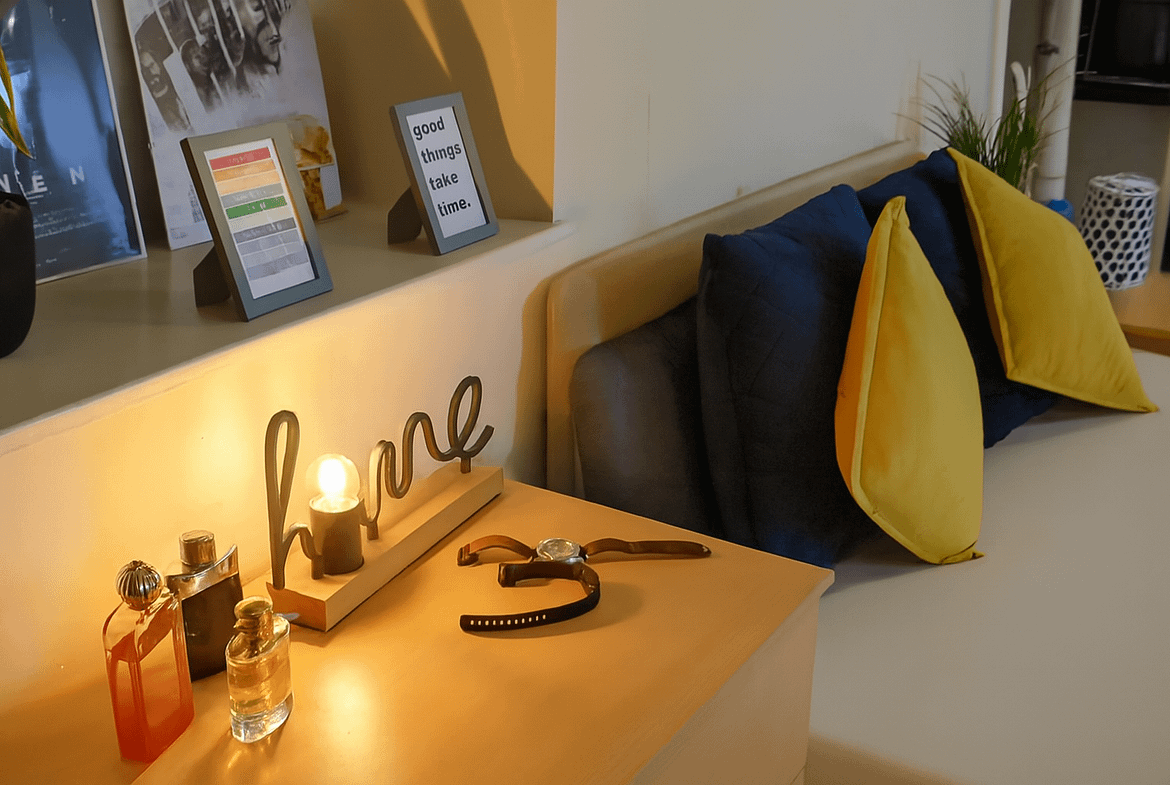 Self-contained studio apartment Lancaster city centre with private kitchen bathroom and study space. lancaster university graduate college accommodation