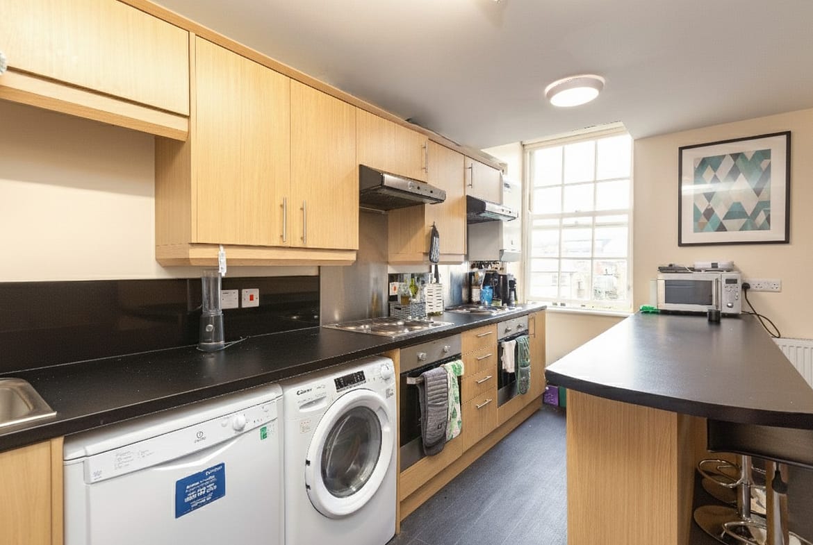 Large 8 bed Student accommodation Lancaster Kitchen