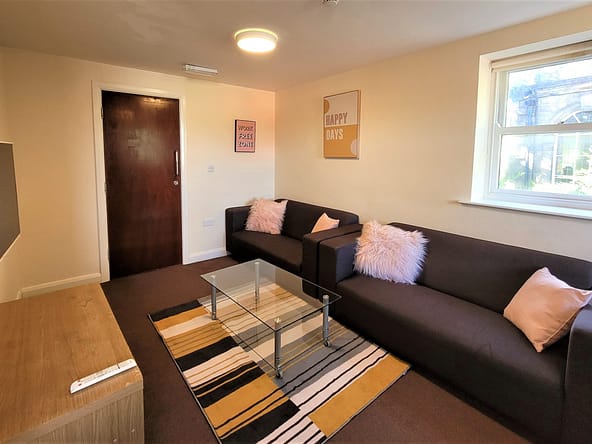 5 bed student accommodation lancaster with parking