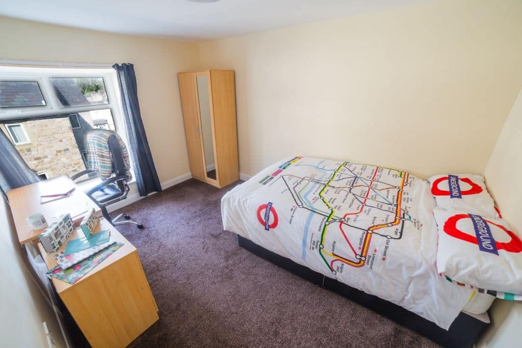 5 Double Bedrooms: Each room is fully furnished with a comfortable double bed, wardrobe, chest of drawers, and a dedicated desk and chair for private study Lancaster University Approved student accommodation