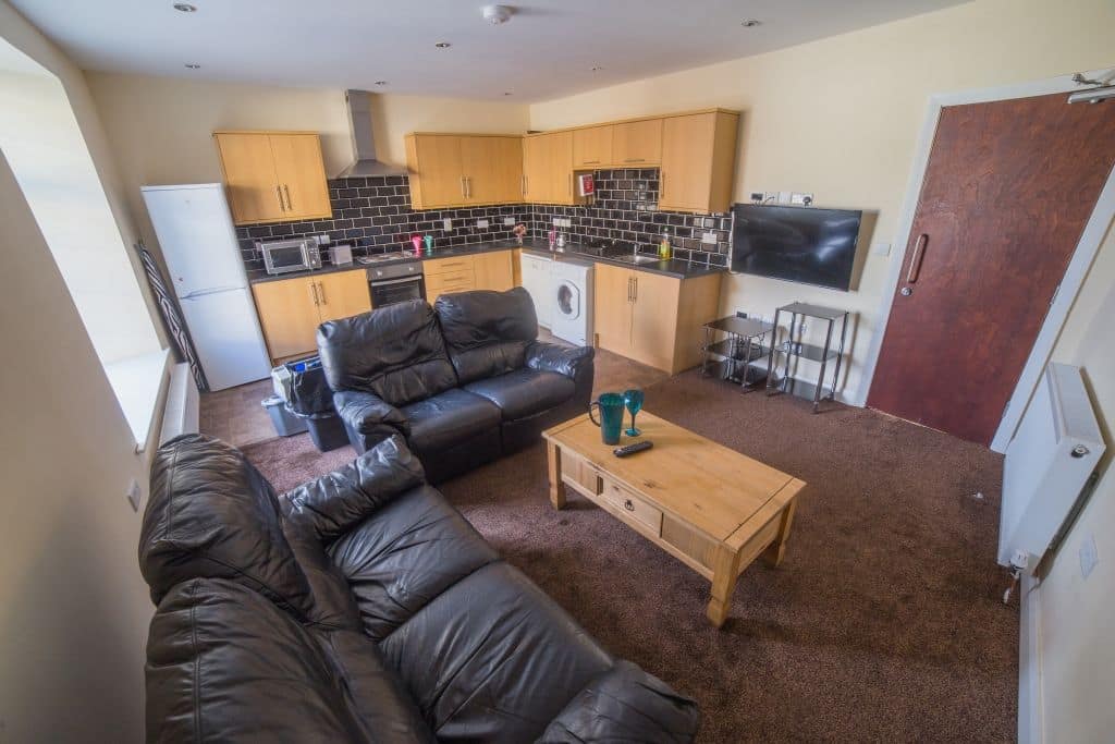 Large Communal Lounge: A huge living area featuring sofas and a flat-screen TV—the ideal spot for house movie nights and relaxing after lectures. Lancaster University approved Off campus student accommodation